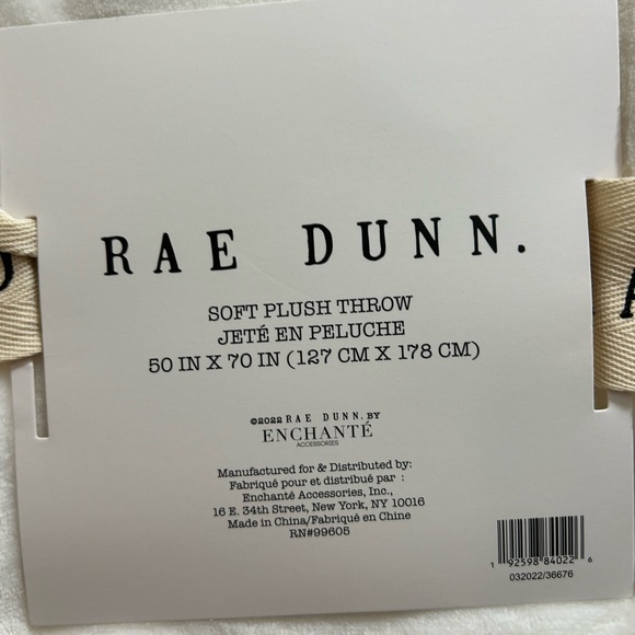 NWT RAE DUNN EVERYONE IS WELCOME HERE RAINBOW 🌈 EMBROIDERED PLUSH THROW - Picture 6 of 13